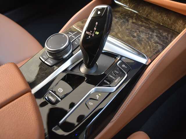 ＢＭＷ ５３０ｉ 和歌山県 2021(令3)年 4.5万km 白 茶革 /ACC /BSM /LKA /純ナビ /CarPlay /TV /360度カメラ /オートテールゲート /アンビエントライト /シートヒーター /パワーシート /ワイヤレス充電 /コンフォートアクセス /パドルシフト /ドラレコ /純19incAW /LEDライト /ETC