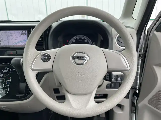 日産 デイズ ルークス X 山梨県 2018(平30)年 7.5万km ホワイトパール 純正メモリナビ/純正CD/DVD/Bluetooth接続/フルセグTV/アラウンドビューモニター/ETC/純正ドライブレコーダー/サイドバイザー/ステアリングスイッチ/スペアキー/取扱説明書/保証書