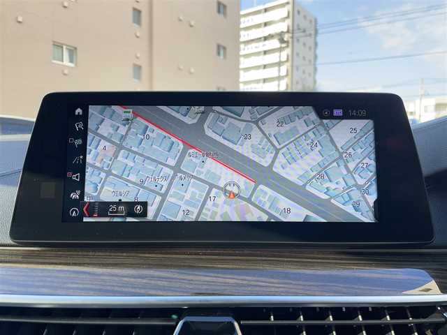 ＢＭＷ Ｍ５ 東京都 2018(平30)年 3.7万km マリナベイブルー 走行36687km/エクステンドメリノレザーシート/・アイボリーレザー/・シートヒーター/エアシート機能/コンフォートパッケージ/（ステアリングヒーター/マッサージ機能等）/Bowers&Wilkinsサウンドシステム/純正iDriveナビ/CD/チューナー/・AppleCarPlay ・Bluetooth/・スクリーンミラーリング/全方位カメラ/ワイヤレスQi充電/レーダー探知機（SUPERCAT/Z290Csd）/純正20インチアルミホイール/電動パワートランクリッド/アダプティブLEDヘッドランプ/ヘッドアップディスプレイ/レーダークルーズコントロール/ディスプレイキー1個/リモコンキー2個付/取説/整備手帳/記録簿(R1/2/3/4/5/6/7年)/車検R9年6月7日迄