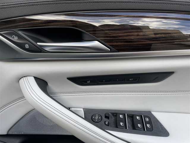 ＢＭＷ Ｍ５ 東京都 2018(平30)年 3.7万km マリナベイブルー 走行36687km/エクステンドメリノレザーシート/・アイボリーレザー/・シートヒーター/エアシート機能/コンフォートパッケージ/（ステアリングヒーター/マッサージ機能等）/Bowers&Wilkinsサウンドシステム/純正iDriveナビ/CD/チューナー/・AppleCarPlay ・Bluetooth/・スクリーンミラーリング/全方位カメラ/ワイヤレスQi充電/レーダー探知機（SUPERCAT/Z290Csd）/純正20インチアルミホイール/電動パワートランクリッド/アダプティブLEDヘッドランプ/ヘッドアップディスプレイ/レーダークルーズコントロール/ディスプレイキー1個/リモコンキー2個付/取説/整備手帳/記録簿(R1/2/3/4/5/6/7年)/車検R9年6月7日迄