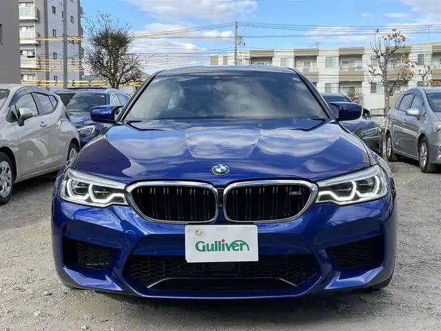 ＢＭＷ Ｍ５ 東京都 2018(平30)年 3.7万km マリナベイブルー 走行36687km/エクステンドメリノレザーシート/・アイボリーレザー/・シートヒーター/エアシート機能/コンフォートパッケージ/（ステアリングヒーター/マッサージ機能等）/Bowers&Wilkinsサウンドシステム/純正iDriveナビ/CD/チューナー/・AppleCarPlay ・Bluetooth/・スクリーンミラーリング/全方位カメラ/ワイヤレスQi充電/レーダー探知機（SUPERCAT/Z290Csd）/純正20インチアルミホイール/電動パワートランクリッド/アダプティブLEDヘッドランプ/ヘッドアップディスプレイ/レーダークルーズコントロール/ディスプレイキー1個/リモコンキー2個付/取説/整備手帳/記録簿(R1/2/3/4/5/6/7年)/車検R9年6月7日迄