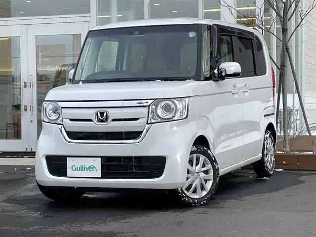 ホンダ Ｎ ＢＯＸ G L ホンダセンシング 道央・札幌 2020(令2)年 2.4万km プラチナホワイトパール ・４WD/・ホンダセンシング/・レーンキープアシスト/・片側パワースライドドア/・純正ナビ/　CD＆USB＆SD＆ラジオ/・レーダークルーズコントロール/・プッシュスタート/・スマートキー/・純正エンジンスターター/・オートエアコン/・オートライト/・ビルトインETC/・電動格納ミラー/・ミラーヒーター/・シートヒーター/・前後ドライブレコーダー/・鉄ホイール＆夏タイヤ積込/・純正フロアマット/・ドアバイザー/・ウィンカーミラー