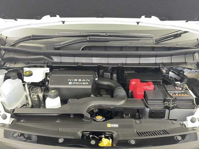 日産 セレナ e－パワー ハイウェイスター V 栃木県 2025(令7)年 0.1万km未満 プリズムホワイト 純正ナビ/（BT/USB/AM/FM/TV）/未使用車/アダプティブLEDヘッドライトシステム/全方位カメラ/インテリジェント アラウンドビューモニター/インテリジェント ルームミラー/アドバンスドドライブアシストディスプレイ/統合型インターフェースディスプレイ/ワイヤレス充電器+/ETC/車線逸脱警報/追従走行付きクルーズコントロール/車線逸脱警報/衝突軽減/先行車発進お知らせ/後側方衝突防止支援システム/パワースライドドア