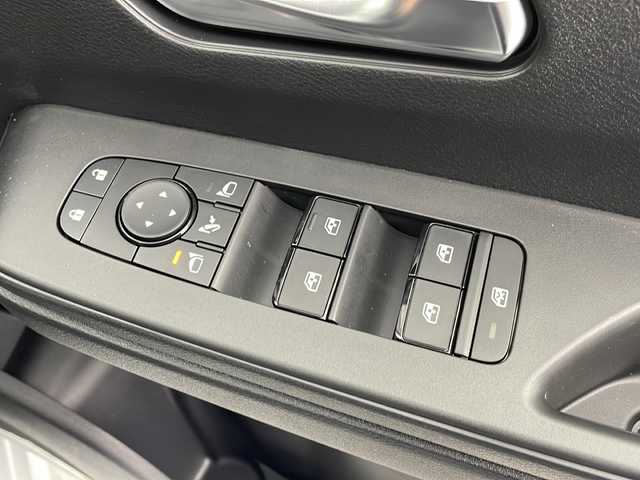 日産 セレナ e－パワー ハイウェイスター V 栃木県 2025(令7)年 0.1万km未満 プリズムホワイト 純正ナビ/（BT/USB/AM/FM/TV）/未使用車/アダプティブLEDヘッドライトシステム/全方位カメラ/インテリジェント アラウンドビューモニター/インテリジェント ルームミラー/アドバンスドドライブアシストディスプレイ/統合型インターフェースディスプレイ/ワイヤレス充電器+/ETC/車線逸脱警報/追従走行付きクルーズコントロール/車線逸脱警報/衝突軽減/先行車発進お知らせ/後側方衝突防止支援システム/パワースライドドア