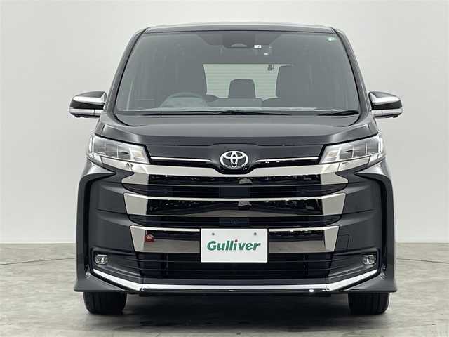 トヨタ ノア S－G 群馬県 2022(令4)年 0.5万km アティチュードブラックマイカ 純正１０．５インチナビ　フリップダウンモニター　快適利便パッケージ　パノラミックビューモニター　レーダークルーズコントロール　レーンキープアシスト　オートマチックハイビーム　パーキングアシスト　禁煙車