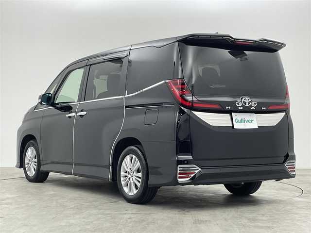 トヨタ ノア S－G 群馬県 2022(令4)年 0.5万km アティチュードブラックマイカ 純正１０．５インチナビ　フリップダウンモニター　快適利便パッケージ　パノラミックビューモニター　レーダークルーズコントロール　レーンキープアシスト　オートマチックハイビーム　パーキングアシスト　禁煙車