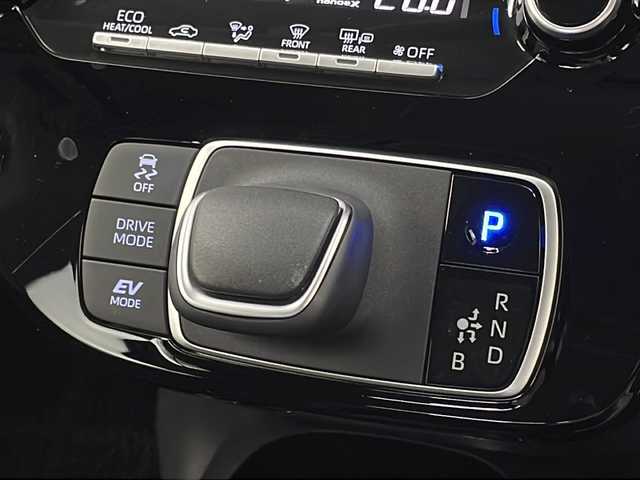トヨタ アクア G 新潟県 2022(令4)年 0.4万km アーバンカーキ プリクラッシュセーフティ/レーダークルーズコントロール/レーンキープアシスト/ブラインドスポットモニター/パノラミックビューモニター/前後ドライブレコーダー/純正ディスプレイオーディオ/オートライト/オートハイビーム/LEDヘッドライト/プッシュスタート/前後コーナーセンサー/純正フロアマット