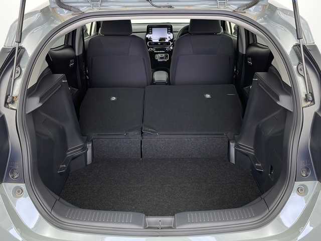 トヨタ アクア G 新潟県 2022(令4)年 0.4万km アーバンカーキ プリクラッシュセーフティ/レーダークルーズコントロール/レーンキープアシスト/ブラインドスポットモニター/パノラミックビューモニター/前後ドライブレコーダー/純正ディスプレイオーディオ/オートライト/オートハイビーム/LEDヘッドライト/プッシュスタート/前後コーナーセンサー/純正フロアマット