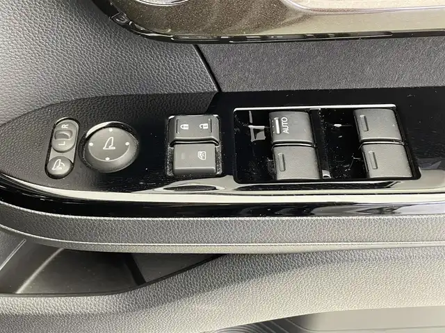 ホンダ Ｎ ＢＯＸ カスタム G L ホンダセンシング 千葉県 2017(平29)年 1.2万km プレミアムベルベットパープル・パール ホンダセンシング/　・衝突軽減ブレーキ〈CMBS〉/　・誤発進抑制機能/　・後方誤発進抑制機能/　・歩行者事故低減ステアリング/　・路外逸脱抑制機能/　・ACC〈アダプティブ・クルーズ・コントロール〉/　・LKAS〈車線維持支援システム〉/　・オートハイビーム/　・先行車発進お知らせ機能/　・標識認識機能/純正9インチメモリナビ/　CD/DVD/BT/フルセグTV/片側パワースライドドア/ビルトインETC/バックカメラ/電動格納ミラー/スマートキー＆プッシュスタート/純正フロアマット/純正14インチアルミホイール