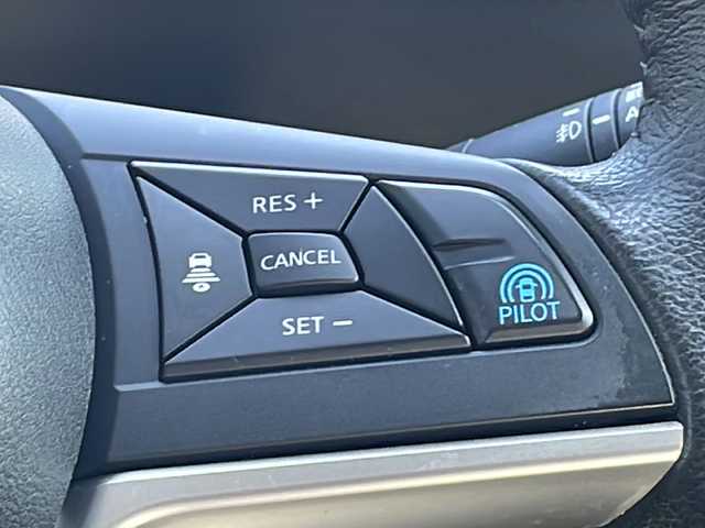 日産 セレナ ハイウェイスター プロパイロットED 静岡県 2016(平28)年 7万km ブリリアントシルバー 純正ナビ/地デジＴＶ/純正CD/DVD/Bluetooth/バックカメラ/フリップダウンリアモニター/両側パワースライドドア/ハンズフリースライドドア/プロパイロット/純正16インチAW/スマートキー/ETC