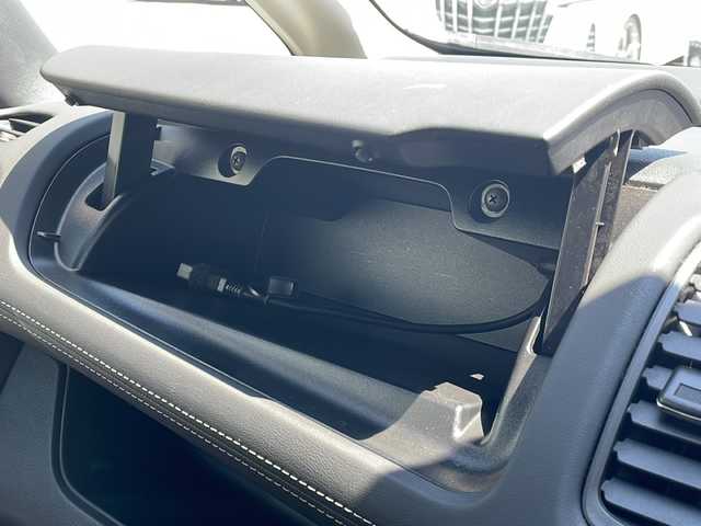 日産 セレナ ハイウェイスター プロパイロットED 静岡県 2016(平28)年 7万km ブリリアントシルバー 純正ナビ/地デジＴＶ/純正CD/DVD/Bluetooth/バックカメラ/フリップダウンリアモニター/両側パワースライドドア/ハンズフリースライドドア/プロパイロット/純正16インチAW/スマートキー/ETC
