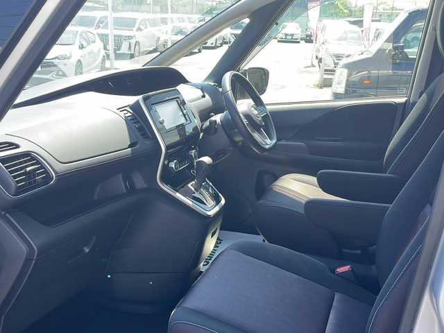 日産 セレナ ハイウェイスター プロパイロットED 静岡県 2016(平28)年 7万km ブリリアントシルバー 純正ナビ/地デジＴＶ/純正CD/DVD/Bluetooth/バックカメラ/フリップダウンリアモニター/両側パワースライドドア/ハンズフリースライドドア/プロパイロット/純正16インチAW/スマートキー/ETC