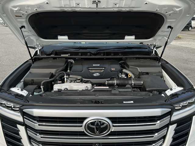 トヨタ ランドクルーザー ZX 富山県 2022(令4)年 1.2万km プレシャスホワイトパール ４ＷＤ/サンルーフ/純正１２インチナビ/プレミアムサウンド（JBL）/フルセグＴＶ/ＢＴ・ＣＤ・ＤＶＤ/後席モニター/ブラインドスポットモニター/全周囲カメラ/ヘッドアップディスプレイ/レーンキープアシスト/レーダークルーズコントロール/シートベンチレーション/コーナーセンサー/ＥＴＣ２．０/ドライブレコーダー/盗難防止装置/スマートキー/スペアキー/ワンオーナー/保証書/取扱説明書/記録簿