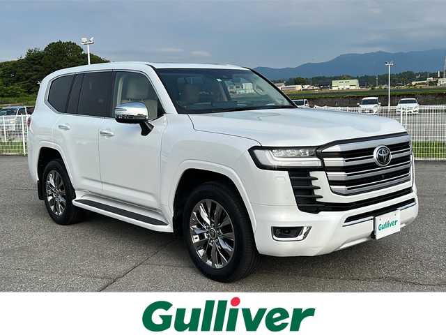トヨタ ランドクルーザー ZX 富山県 2022(令4)年 1.2万km プレシャスホワイトパール ４ＷＤ/サンルーフ/純正１２インチナビ/プレミアムサウンド（JBL）/フルセグＴＶ/ＢＴ・ＣＤ・ＤＶＤ/後席モニター/ブラインドスポットモニター/全周囲カメラ/ヘッドアップディスプレイ/レーンキープアシスト/レーダークルーズコントロール/シートベンチレーション/コーナーセンサー/ＥＴＣ２．０/ドライブレコーダー/盗難防止装置/スマートキー/スペアキー/ワンオーナー/保証書/取扱説明書/記録簿