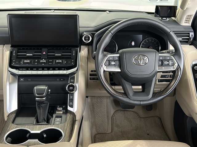 トヨタ ランドクルーザー ZX 富山県 2022(令4)年 1.2万km プレシャスホワイトパール ４ＷＤ/サンルーフ/純正１２インチナビ/プレミアムサウンド（JBL）/フルセグＴＶ/ＢＴ・ＣＤ・ＤＶＤ/後席モニター/ブラインドスポットモニター/全周囲カメラ/ヘッドアップディスプレイ/レーンキープアシスト/レーダークルーズコントロール/シートベンチレーション/コーナーセンサー/ＥＴＣ２．０/ドライブレコーダー/盗難防止装置/スマートキー/スペアキー/ワンオーナー/保証書/取扱説明書/記録簿