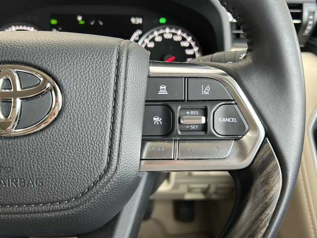 トヨタ ランドクルーザー ZX 富山県 2022(令4)年 1.2万km プレシャスホワイトパール ４ＷＤ/サンルーフ/純正１２インチナビ/プレミアムサウンド（JBL）/フルセグＴＶ/ＢＴ・ＣＤ・ＤＶＤ/後席モニター/ブラインドスポットモニター/全周囲カメラ/ヘッドアップディスプレイ/レーンキープアシスト/レーダークルーズコントロール/シートベンチレーション/コーナーセンサー/ＥＴＣ２．０/ドライブレコーダー/盗難防止装置/スマートキー/スペアキー/ワンオーナー/保証書/取扱説明書/記録簿