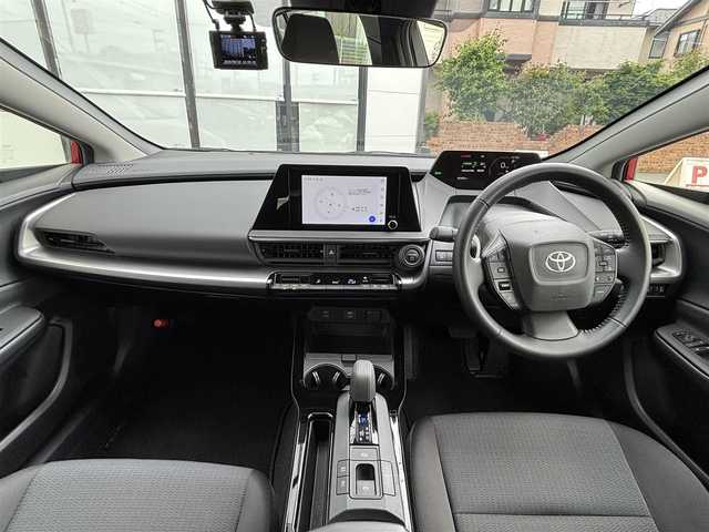 トヨタ プリウス U 三重県 2023(令5)年 6.1万km エモーショナルレッドⅡ 登録時走行距離６０４５６ｋｍ/全方位カメラ/レーダークルーズコントロール/純正ディスプレイオーディオ/・Bluetooth/・ミラキャスト/レーンキープアシスト/ブラインドスポットモニター/電動パーキング/ブレーキホールド/プリクラッシュセーフティ/オートライト/オートマチックハイビーム/クリアランスソナー/ETC2.0/ドライブレコーダー（前後）/ウインカーミラー/電格ミラー/ドアバイザー/プッシュスタート/スマートキー/純正フロアマット