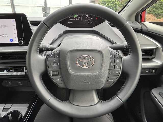 トヨタ プリウス U 三重県 2023(令5)年 6.1万km エモーショナルレッドⅡ 登録時走行距離６０４５６ｋｍ/全方位カメラ/レーダークルーズコントロール/純正ディスプレイオーディオ/・Bluetooth/・ミラキャスト/レーンキープアシスト/ブラインドスポットモニター/電動パーキング/ブレーキホールド/プリクラッシュセーフティ/オートライト/オートマチックハイビーム/クリアランスソナー/ETC2.0/ドライブレコーダー（前後）/ウインカーミラー/電格ミラー/ドアバイザー/プッシュスタート/スマートキー/純正フロアマット