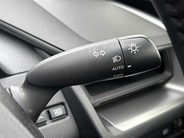 トヨタ プリウス U 三重県 2023(令5)年 6.1万km エモーショナルレッドⅡ 登録時走行距離６０４５６ｋｍ/全方位カメラ/レーダークルーズコントロール/純正ディスプレイオーディオ/・Bluetooth/・ミラキャスト/レーンキープアシスト/ブラインドスポットモニター/電動パーキング/ブレーキホールド/プリクラッシュセーフティ/オートライト/オートマチックハイビーム/クリアランスソナー/ETC2.0/ドライブレコーダー（前後）/ウインカーミラー/電格ミラー/ドアバイザー/プッシュスタート/スマートキー/純正フロアマット