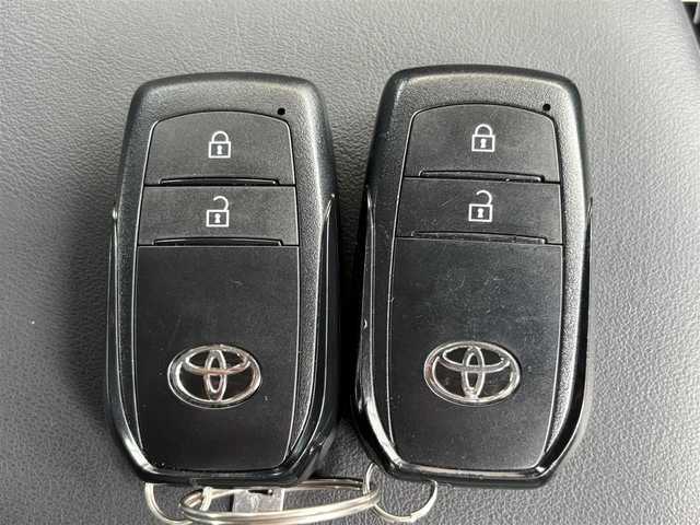 トヨタ プリウス U 三重県 2023(令5)年 6.1万km エモーショナルレッドⅡ 登録時走行距離６０４５６ｋｍ/全方位カメラ/レーダークルーズコントロール/純正ディスプレイオーディオ/・Bluetooth/・ミラキャスト/レーンキープアシスト/ブラインドスポットモニター/電動パーキング/ブレーキホールド/プリクラッシュセーフティ/オートライト/オートマチックハイビーム/クリアランスソナー/ETC2.0/ドライブレコーダー（前後）/ウインカーミラー/電格ミラー/ドアバイザー/プッシュスタート/スマートキー/純正フロアマット