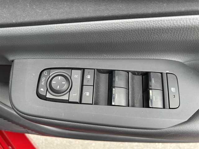 トヨタ プリウス U 三重県 2023(令5)年 6.1万km エモーショナルレッドⅡ 登録時走行距離６０４５６ｋｍ/全方位カメラ/レーダークルーズコントロール/純正ディスプレイオーディオ/・Bluetooth/・ミラキャスト/レーンキープアシスト/ブラインドスポットモニター/電動パーキング/ブレーキホールド/プリクラッシュセーフティ/オートライト/オートマチックハイビーム/クリアランスソナー/ETC2.0/ドライブレコーダー（前後）/ウインカーミラー/電格ミラー/ドアバイザー/プッシュスタート/スマートキー/純正フロアマット