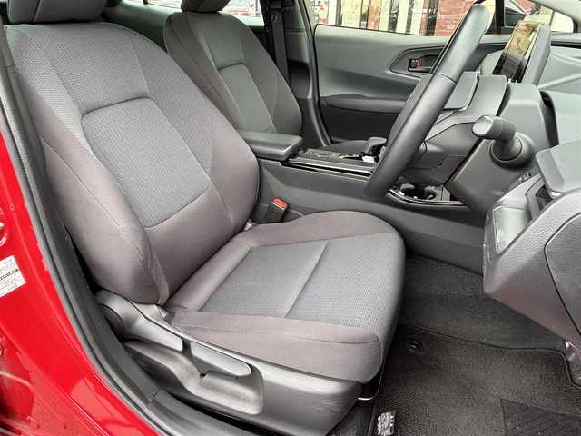 トヨタ プリウス U 三重県 2023(令5)年 6.1万km エモーショナルレッドⅡ 登録時走行距離６０４５６ｋｍ/全方位カメラ/レーダークルーズコントロール/純正ディスプレイオーディオ/・Bluetooth/・ミラキャスト/レーンキープアシスト/ブラインドスポットモニター/電動パーキング/ブレーキホールド/プリクラッシュセーフティ/オートライト/オートマチックハイビーム/クリアランスソナー/ETC2.0/ドライブレコーダー（前後）/ウインカーミラー/電格ミラー/ドアバイザー/プッシュスタート/スマートキー/純正フロアマット