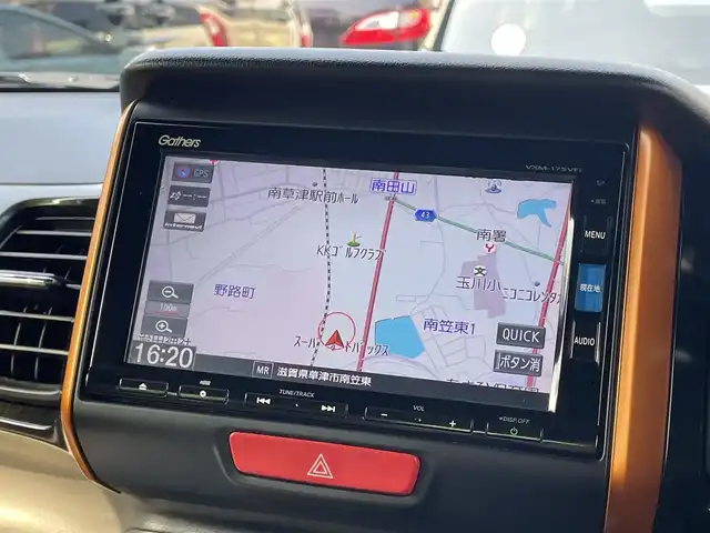 ホンダ Ｎ ＢＯＸ スラッシュ G Lインテリアカラーパッケージ 滋賀県 2016(平28)年 7.3万km アッシュグリーンメタリック 禁煙車/純正ナビ/・フルセグTV・Bluetooth・CD・DVD/バックカメラ/ETC/シティブレーキアクティブシステム/スマートキー/スペアキー/プッシュスタート/レザーシート/ドアバイザー/純正ラバーマット/ステアリングリモコン/オートライト/オートエアコン