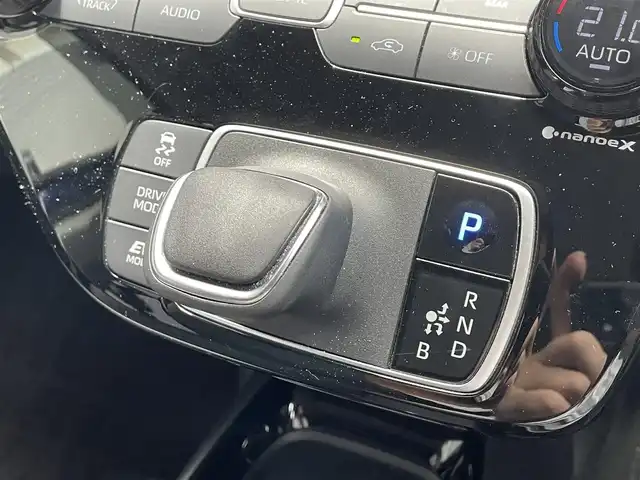 トヨタ アクア G 滋賀県 2022(令4)年 6.1万km ダークブルーマイカM 禁煙車/純正10.5型ナビ/Bluetooth/USB/フルセグTV/バックカメラ/サイドカメラ/前後ドラレコ/ETC/トヨタセーフティセンス/プリクラッシュ/シートヒーター/ステアリングヒーター/LED/オートライト/オートハイビーム/100V電源/コーナーセンサー