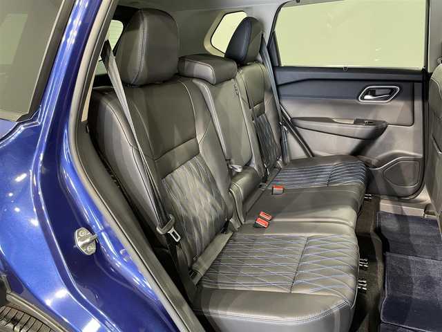 日産 エクストレイル オーテック e-4ORCE アドバンスドPKG 愛知県 2023(令5)年 2万km カスピアンブルー 純正１２．３インチディスプレイオーディオ/プロパイロット/アラウンドビューモニター/プロパイロットパーキング/パワーバックドア/ヘッドアップディスプレイ/ワイヤレス充電/全席シートヒーター/運転席シートメモリー/運転席/助手席パワーシート/デジタルインナーミラー/前後ドライブレコーダー/ビルトインＥＴＣ２．０/USB入力端子/純正フロアマット/純正20インチアルミホイール/ダウンヒルアシストコントロール/衝突軽減ブレーキ/車線逸脱警報/ブラインドスポットモニタリング/クリアランスソナー