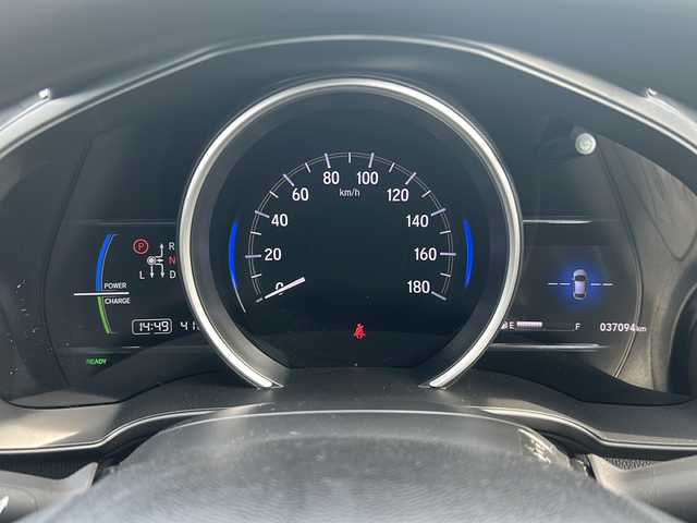 ホンダ フィット ハイブリット Fコンフォートエディション 宮城県 2018(平30)年 3.7万km プラチナホワイトパール 前席シートヒーター/純正7インチナビ/・BT.CD.SD.USB.iPod.AM/FM/バックカメラ/ビルトインETC/ステアリングスイッチ/プッシュスタート/スマートキー/純正フロアマット/純正ドアバイザー/純正15インチホイールキャップ/ハロゲンヘッドライト/ECON/横滑り防止装置/車両接近通報装置/ヘッドライトレベライザー
