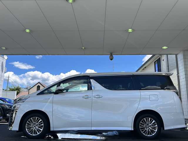 トヨタ ヴェルファイア ハイブリット Z 京都府 2019(平31)年 7.6万km ホワイトパールクリスタルシャイン 純正11インチSDナビ/フルセグTV/Bluetooth Audio/CD/DVD/Blu-ray/USB/HDMI/AUX/アラウンドビューモニター/JBLサウンドシステム/デジタルインナーミラー/フリップダウンモニター/レーダークルーズコントロール/ビルトインETC2.0/前方ドライブレコーダー(ZDR-024)/レーダー探知機/プッシュスタート/プリクラッシュセーフティシステム/パーキングサポートブレーキ/レーンキープアシスト/ロードサインアシスト/クリアランスソナー/BSM/電動パーキングブレーキ/電動格納ウィンカーミラー/オートリトラクタブルミラー/ステアリングスイッチ/オールオートパワーウィンドウ/フォグランプ