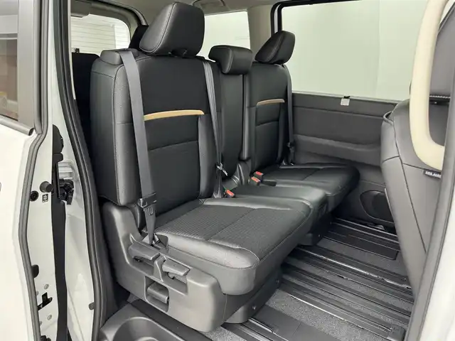 日産 セレナ e－パワー ハイウェイスター V 福岡県 2025(令7)年 0.1千km プリズムホワイト 登録済未使用車　/後席モニター　/純正９型ナビ　/全方位カメラ　/インテリジェントルームミラー　/置くだけ充電　/ＥＴＣ２．０　/プロパイロット　/エマージェンシーブレーキ　/車線逸脱警報　/ＢＳＷ　/両側電動スライドドア