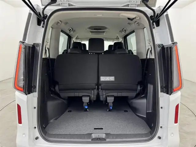 日産 セレナ e－パワー ハイウェイスター V 福岡県 2025(令7)年 0.1千km プリズムホワイト 登録済未使用車　/後席モニター　/純正９型ナビ　/全方位カメラ　/インテリジェントルームミラー　/置くだけ充電　/ＥＴＣ２．０　/プロパイロット　/エマージェンシーブレーキ　/車線逸脱警報　/ＢＳＷ　/両側電動スライドドア