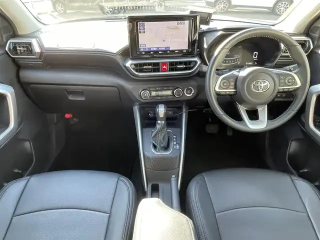 トヨタ ライズ Z 道央・札幌 2019(令1)年 6.3万km ブラックマイカメタリック ・4WD/・純正9インチディスプレイオーディオ/(CD/DVD/BT)/・フルセグテレビ/・全方位カメラ/・寒冷地仕様/・パーキングアシスト/・アイドリングストップ/・スマートキー/・プッシュスタート/・電動格納ミラー/・レーダークルーズコントロール/・ビルトインETC/・ドライブレコーダー(前方のみ)/・外付けレーダー探知機/・衝突被害軽減ブレーキ/・横滑り防止装置/・シートヒーター/・オートライト/・LEDヘッドライト/・フォグランプ/・前後コーナーセンサー/・パワーウィンドウ/・純正フロアマット/・純正17インチAW付タイヤ/・全席社外シートカバー(Clazzio)/・ドアバイザー