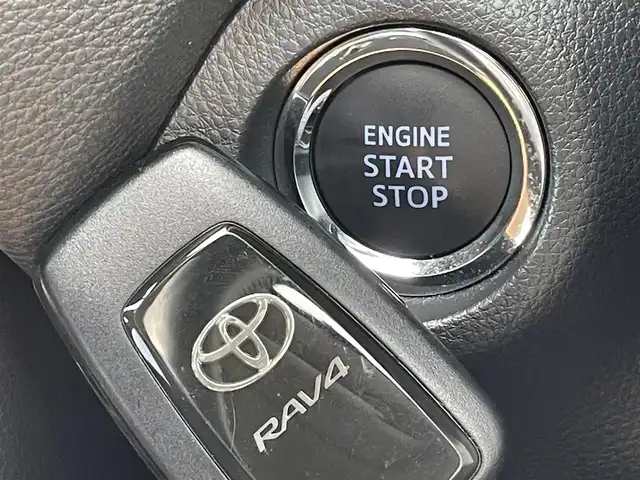 トヨタ ＲＡＶ４ G 福岡県 2020(令2)年 4.2万km センシュアルレッドマイカ 純正９インチナビ（ＮＳＺＴ－Ｙ６８Ｔ）/バックカメラ/衝突軽減/パワーバックドア/ＢＳＭ/クリアランスソナー/デジタルインナーミラー/ＬＥＤオートライト/フォグランプ/ルーフレール/レーダークルーズコントロール/ＥＴＣ２．０