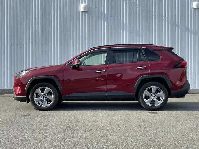 トヨタ ＲＡＶ４ G 福岡県 2020(令2)年 4.2万km センシュアルレッドマイカ 純正９インチナビ（ＮＳＺＴ－Ｙ６８Ｔ）/バックカメラ/衝突軽減/パワーバックドア/ＢＳＭ/クリアランスソナー/デジタルインナーミラー/ＬＥＤオートライト/フォグランプ/ルーフレール/レーダークルーズコントロール/ＥＴＣ２．０