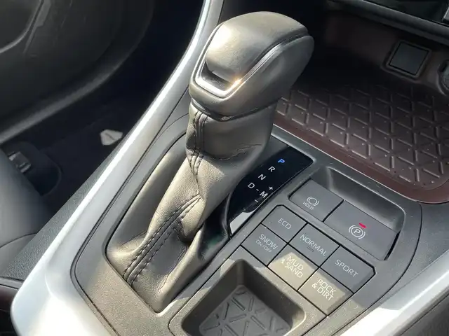 トヨタ ＲＡＶ４ G 福岡県 2020(令2)年 4.2万km センシュアルレッドマイカ 純正９インチナビ（ＮＳＺＴ－Ｙ６８Ｔ）/バックカメラ/衝突軽減/パワーバックドア/ＢＳＭ/クリアランスソナー/デジタルインナーミラー/ＬＥＤオートライト/フォグランプ/ルーフレール/レーダークルーズコントロール/ＥＴＣ２．０