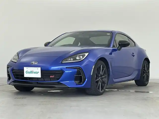 スバル ＢＲＺ STIスポーツ 群馬県 2024(令6)年 1.1万km WRブルーパール STIマフラー/STI Sport 専用装備　あり/・STIチューニング SACHS（ザックス）ダンパー（ZF製）&コイルスプリング/・18インチアルミホイール（ブラック塗装）/・STI製フレキシブルVバー/・STI製フレキシブルドロースティフナーフロント/・TFTカラーマルチインフォメーションディスプレイ付メーター/・アルカンターラ/本革シート（フロントシートヒーター付）/・SUBARU BRZ STI Sportエクステリア/［フロントバンパー、STIエンブレム（フロント&リヤ）、BRZエンブレム（ブラック）］フロントフェンダーガーニッシュ/＝＝＝＝/純正カロッツェリア9インチナビ（AVIC-CQ912)/・CD/DVD/USB/SD(MSV)/・HDMI/Bluetooth/フルセグTV/バックカメラ/アダプティブクルーズコントロール/リアビークルディテクション/ETC/LEDヘッドライト/オートライト /オートマチックハイビーム/スマートキー /プッシュスタート/バックソナー