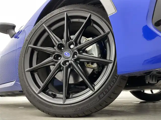 スバル ＢＲＺ STIスポーツ 群馬県 2024(令6)年 1.1万km WRブルーパール STIマフラー/STI Sport 専用装備　あり/・STIチューニング SACHS（ザックス）ダンパー（ZF製）&コイルスプリング/・18インチアルミホイール（ブラック塗装）/・STI製フレキシブルVバー/・STI製フレキシブルドロースティフナーフロント/・TFTカラーマルチインフォメーションディスプレイ付メーター/・アルカンターラ/本革シート（フロントシートヒーター付）/・SUBARU BRZ STI Sportエクステリア/［フロントバンパー、STIエンブレム（フロント&リヤ）、BRZエンブレム（ブラック）］フロントフェンダーガーニッシュ/＝＝＝＝/純正カロッツェリア9インチナビ（AVIC-CQ912)/・CD/DVD/USB/SD(MSV)/・HDMI/Bluetooth/フルセグTV/バックカメラ/アダプティブクルーズコントロール/リアビークルディテクション/ETC/LEDヘッドライト/オートライト /オートマチックハイビーム/スマートキー /プッシュスタート/バックソナー