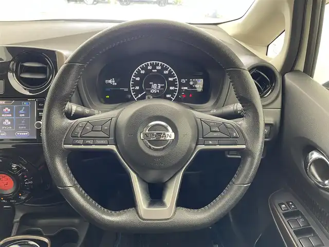 日産 ノート e－パワー メダリスト 宮城県 2018(平30)年 4.7万km ブリリアントホワイトパール 純正ナビ/(iPod/SD/AM/FM/TV/USB/BT/CD/DVD/Blu-ray)/全方位カメラ/ETC2.0/前方ドライブレコーダー/レーダークルーズコントロール/TVキャンセラー/デジタルインナーミラー/プッシュスタート/スマートキー/オートライト/LEDヘッドライト/フォグランプ/ドアバイザー/純正フロアマット/純正15インチアルミホイール