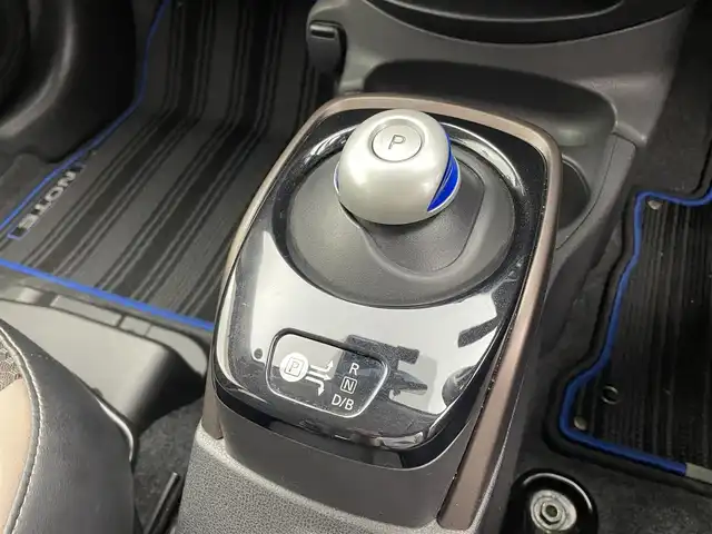 日産 ノート e－パワー メダリスト 宮城県 2018(平30)年 4.7万km ブリリアントホワイトパール 純正ナビ/(iPod/SD/AM/FM/TV/USB/BT/CD/DVD/Blu-ray)/全方位カメラ/ETC2.0/前方ドライブレコーダー/レーダークルーズコントロール/TVキャンセラー/デジタルインナーミラー/プッシュスタート/スマートキー/オートライト/LEDヘッドライト/フォグランプ/ドアバイザー/純正フロアマット/純正15インチアルミホイール