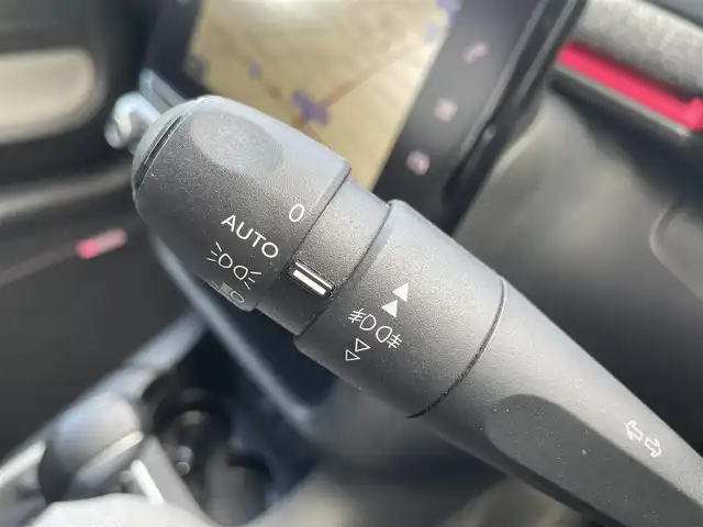 シトロエン Ｃ３ エル 群馬県 2018(平30)年 5.7万km 白Ⅱ 国内150台限定車/ワンオーナー/衝突軽減ブレーキ/車線逸脱警報/純正ナビオーディオ　（Bluetooth　AM FM USB iPod)/バックカメラ/ETC/クルーズコントロール/革巻きステアリング/ステアリングリモコン/LEDヘッドライト/オートライト/純正フロアマット/取扱説明書/保証書/スペアキー