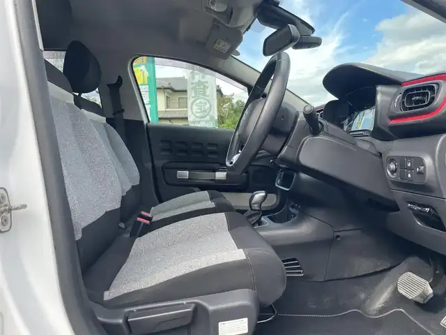 シトロエン Ｃ３ エル 群馬県 2018(平30)年 5.7万km 白Ⅱ 国内150台限定車/ワンオーナー/衝突軽減ブレーキ/車線逸脱警報/純正ナビオーディオ　（Bluetooth　AM FM USB iPod)/バックカメラ/ETC/クルーズコントロール/革巻きステアリング/ステアリングリモコン/LEDヘッドライト/オートライト/純正フロアマット/取扱説明書/保証書/スペアキー