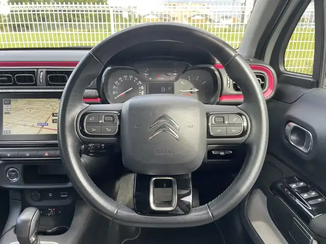 シトロエン Ｃ３ エル 群馬県 2018(平30)年 5.7万km 白Ⅱ 国内150台限定車/ワンオーナー/衝突軽減ブレーキ/車線逸脱警報/純正ナビオーディオ　（Bluetooth　AM FM USB iPod)/バックカメラ/ETC/クルーズコントロール/革巻きステアリング/ステアリングリモコン/LEDヘッドライト/オートライト/純正フロアマット/取扱説明書/保証書/スペアキー
