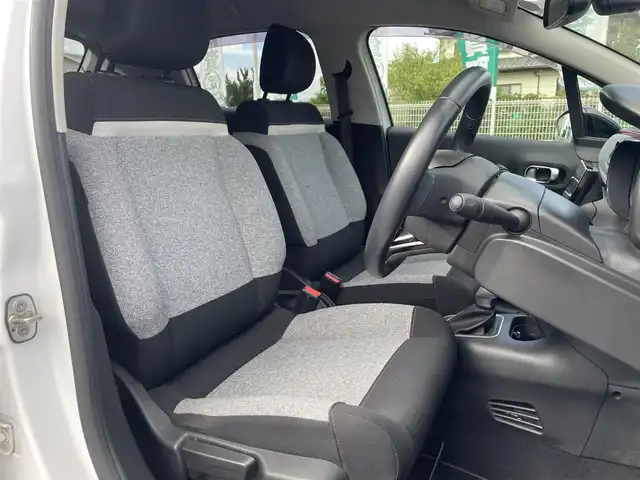 シトロエン Ｃ３ エル 群馬県 2018(平30)年 5.7万km 白Ⅱ 国内150台限定車/ワンオーナー/衝突軽減ブレーキ/車線逸脱警報/純正ナビオーディオ　（Bluetooth　AM FM USB iPod)/バックカメラ/ETC/クルーズコントロール/革巻きステアリング/ステアリングリモコン/LEDヘッドライト/オートライト/純正フロアマット/取扱説明書/保証書/スペアキー