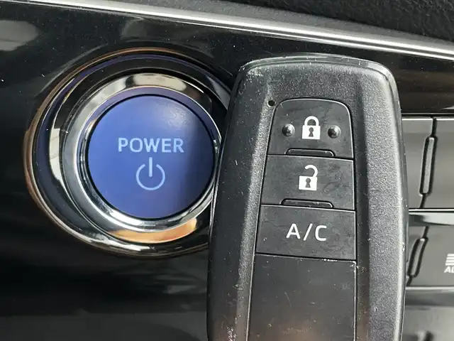 トヨタ プリウス ＰＨＶ S セーフティパッケージ 新潟県 2022(令4)年 5.3万km パール トヨタセーフティセンス/ブラインドスポットモニター/純正メーカーオプションナビ/前方後方ドラレコ/ＥＴＣ/フルセグＴＶ/１００Ｖ充電/追従型クルーズコントロール/純正フロアマット/スペアキー