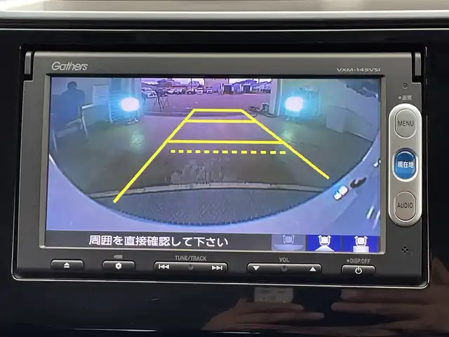 ホンダ フィット 13G Lパッケージ 栃木県 2014(平26)年 1.6万km プレミアムホワイトパール 純正メモリナビ/（CD/DVD/TV/Bluetooth/SD/AUX/iPod）/バックカメラ/前後ドライブレコーダー/禁煙車/オートライト/LEDヘッドライト/横滑り防止装置/スマートキー/プッシュスタート/アイドリングストップ/電動格納ミラー/純正フロアマット