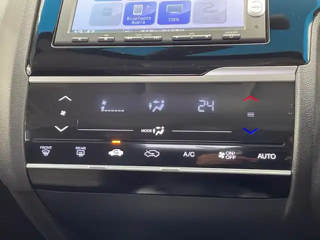 ホンダ フィット 13G Lパッケージ 栃木県 2014(平26)年 1.6万km プレミアムホワイトパール 純正メモリナビ/（CD/DVD/TV/Bluetooth/SD/AUX/iPod）/バックカメラ/前後ドライブレコーダー/禁煙車/オートライト/LEDヘッドライト/横滑り防止装置/スマートキー/プッシュスタート/アイドリングストップ/電動格納ミラー/純正フロアマット
