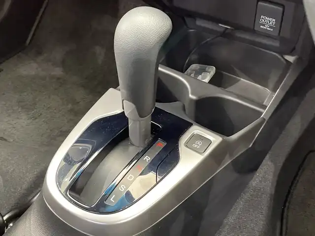 ホンダ フィット 13G Lパッケージ 栃木県 2014(平26)年 1.6万km プレミアムホワイトパール 純正メモリナビ/（CD/DVD/TV/Bluetooth/SD/AUX/iPod）/バックカメラ/前後ドライブレコーダー/禁煙車/オートライト/LEDヘッドライト/横滑り防止装置/スマートキー/プッシュスタート/アイドリングストップ/電動格納ミラー/純正フロアマット
