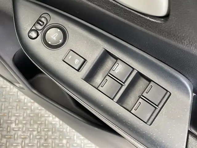 ホンダ フィット 13G Lパッケージ 栃木県 2014(平26)年 1.6万km プレミアムホワイトパール 純正メモリナビ/（CD/DVD/TV/Bluetooth/SD/AUX/iPod）/バックカメラ/前後ドライブレコーダー/禁煙車/オートライト/LEDヘッドライト/横滑り防止装置/スマートキー/プッシュスタート/アイドリングストップ/電動格納ミラー/純正フロアマット